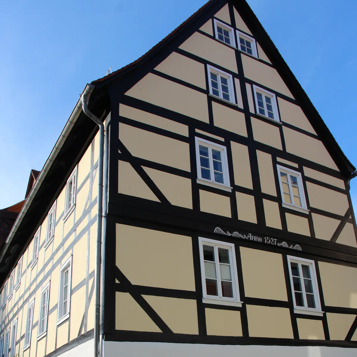 Giebel des Markthauses mit der Inschrift Anno 1527
